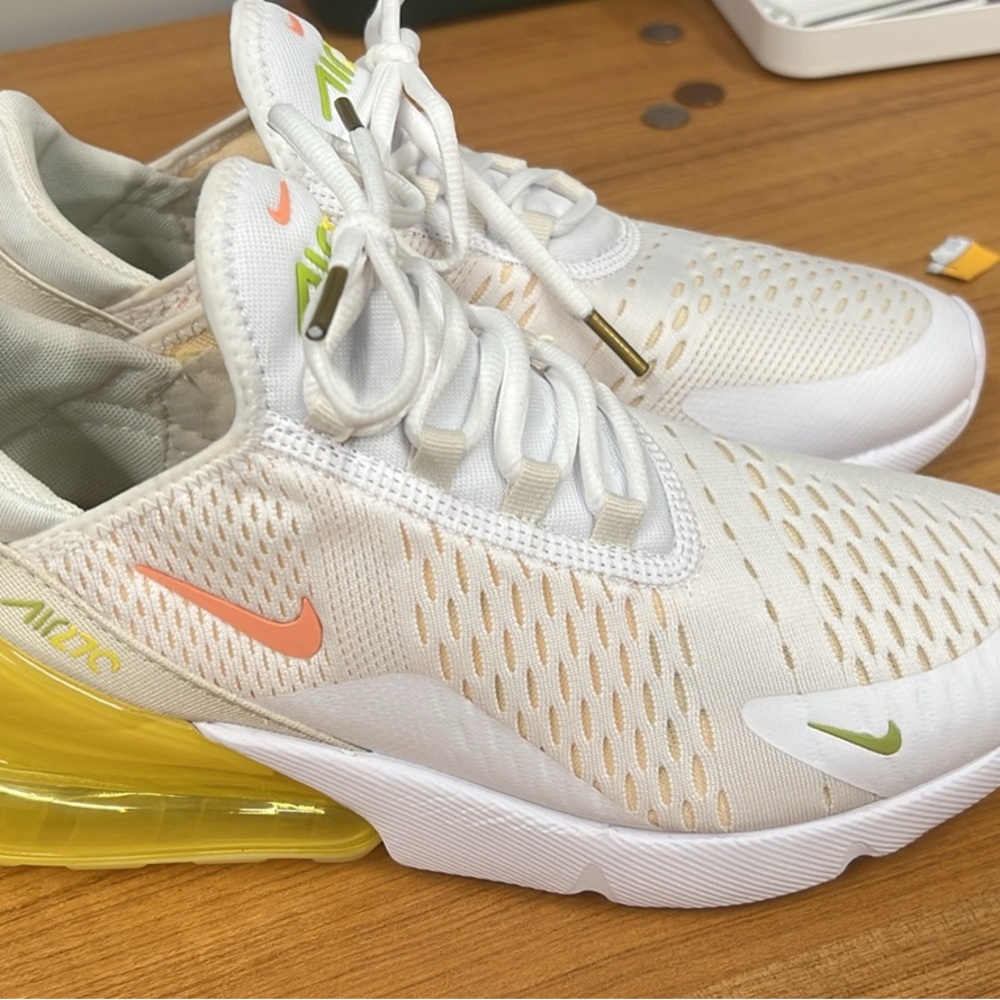 NWOT Nike Air Max 270’s W8.5
